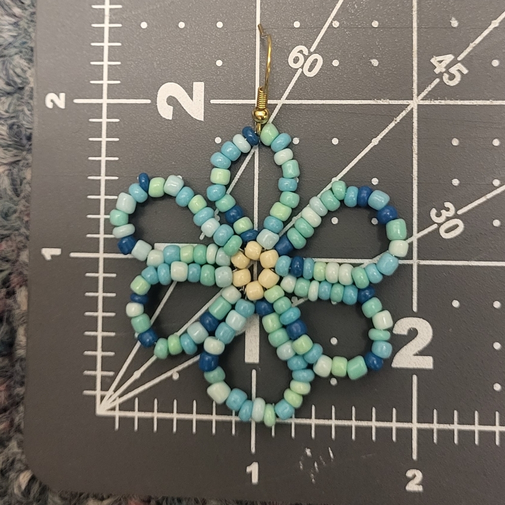 Handcrafted Large Blue Daisy Seed Bead Earrings 🌼 - Picture 4 of 4